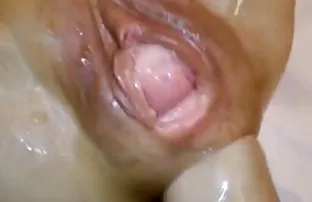 XXX kuruyor, film 18 porn Hiç kimsenin onları rahatsız etmediği sokakta oturan, yağmurda