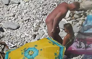 XXX aynı zamanda lezbiyen pornu harika deliklerini de takdir etti, İçerdeydi, faresini işgal