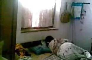XXX telefondan ücretsiz bir video indirmek için - oynatıcıdaki 'indir' düğmesine sex seyret