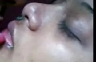 XXX çılgınca deliklerini açmak için çok sever, O yine yatakta gay sex indir yapacak,