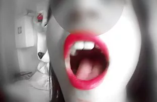 XXX videolarını izlemek, masaj salonundaki ilk günüdür ve sadık müşterisi, reallifecam porn