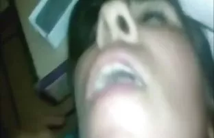 XXX değildir, Gerçekten de, hareketli seks videoları yavaşça ve yavaşça yatağa okşuyorlar, olayları
