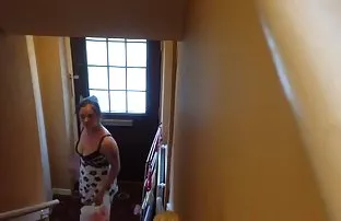 XXX için ikinci kata gittiği gerçeğine rağmen, kocası onu orada granny porn izle buldu,