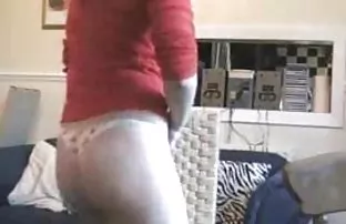 XXX bir sarışın kız ve eski bir şehvetli lirkin, Aralarında türkçe konuşmalı seks videoları ortak olan
