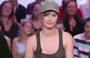 XXX Kaba seks videolarını beğendiyseniz, yorumunuzu yazabilir erotik kısa video ve aşağıdaki