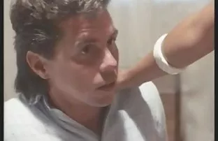 XXX yapıyor ki, kızlara göre bu bir beyefendi onları bir kokteyl içmeye sikişenleri izle
